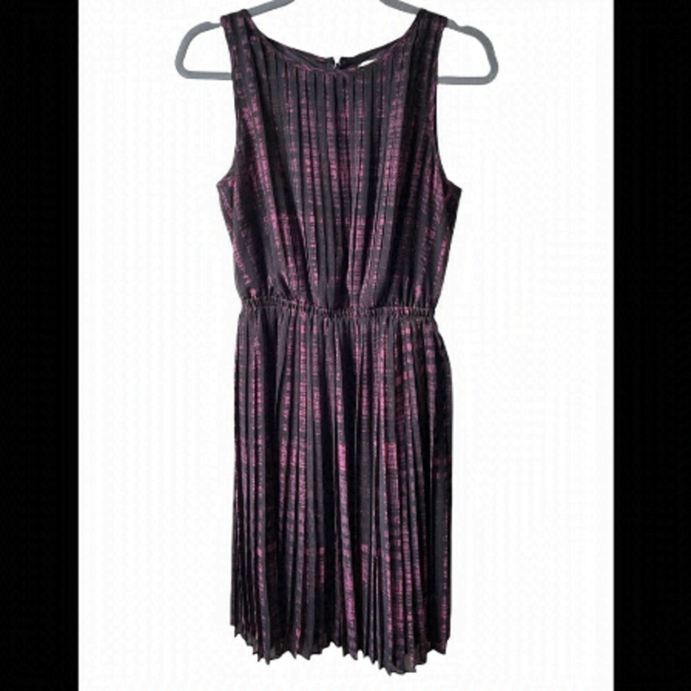 𝅺banana Republic Abstract Pleated Dress Plum Black Sleeveless size 4